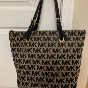 Michael Kors Black Jet Set Tote
